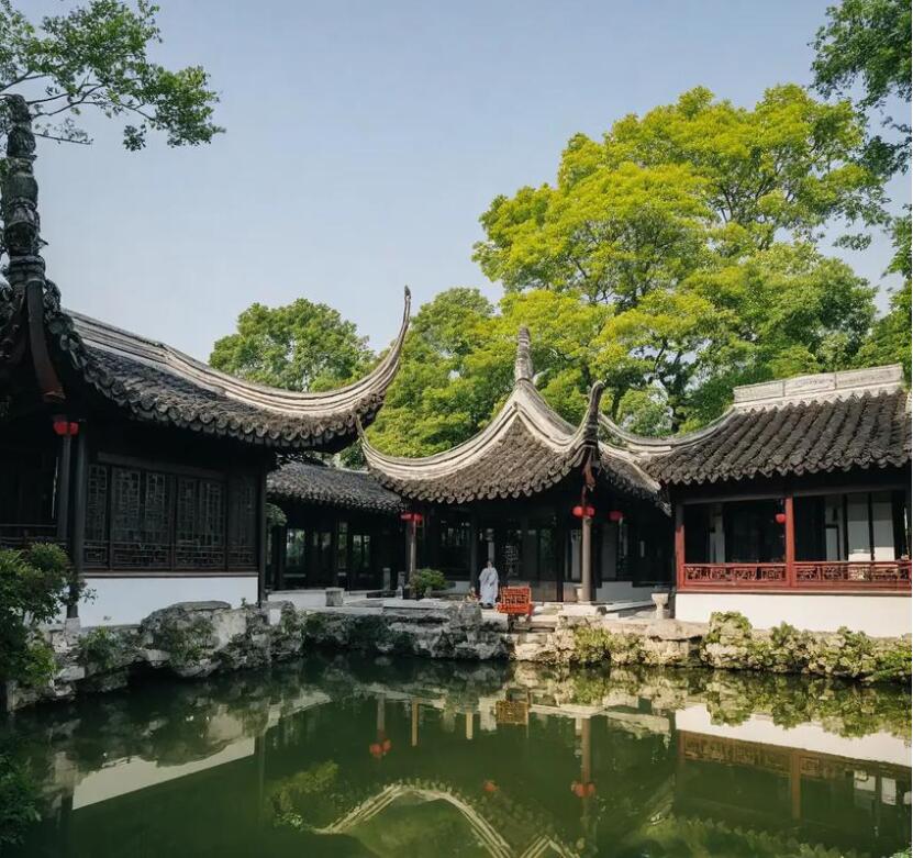 东湖区骤变建筑有限公司